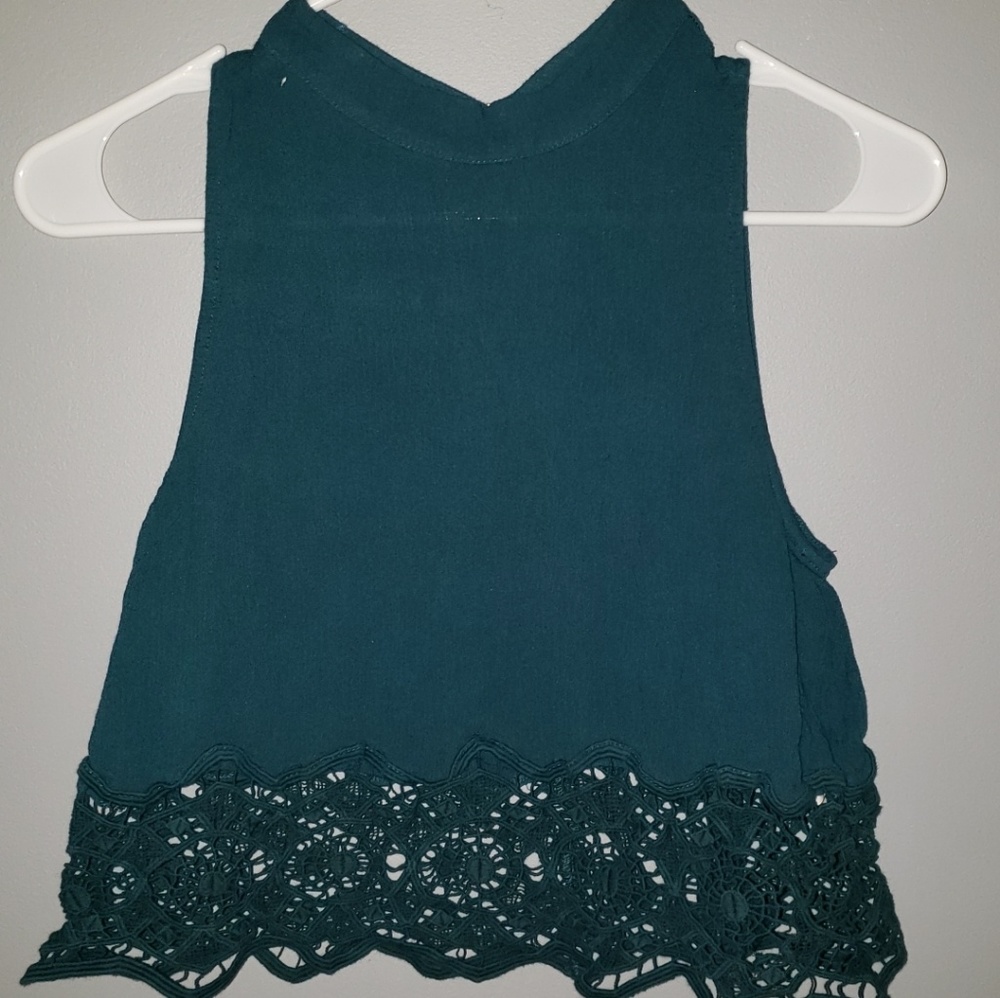 Dark green crop top (junior)